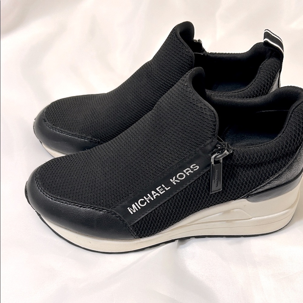 Michael Kors Girls Slip-On Sneakers.   Excellent Condition